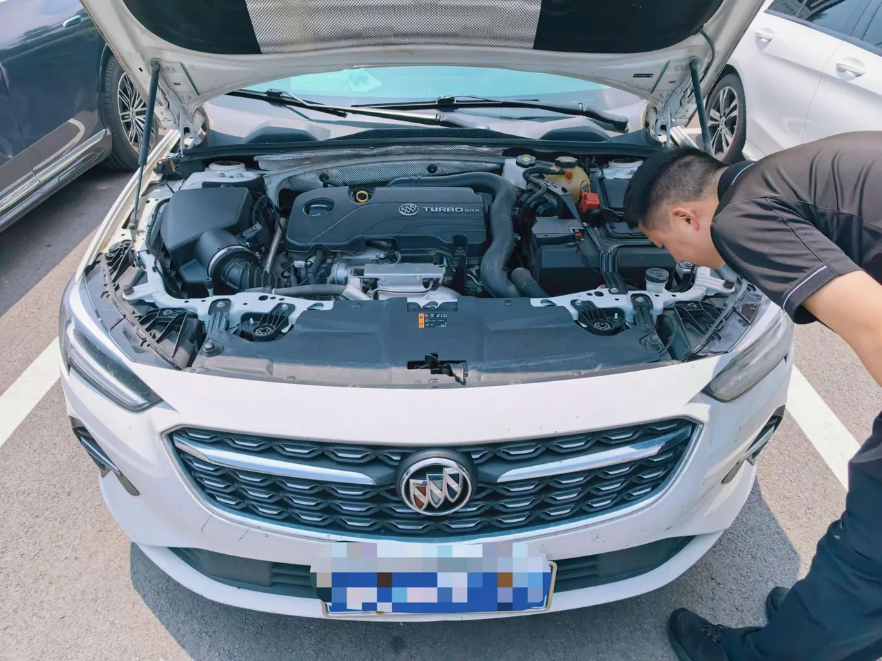 Buick 2020 Regal 1.5T 552T Elite Automatic Gear 2