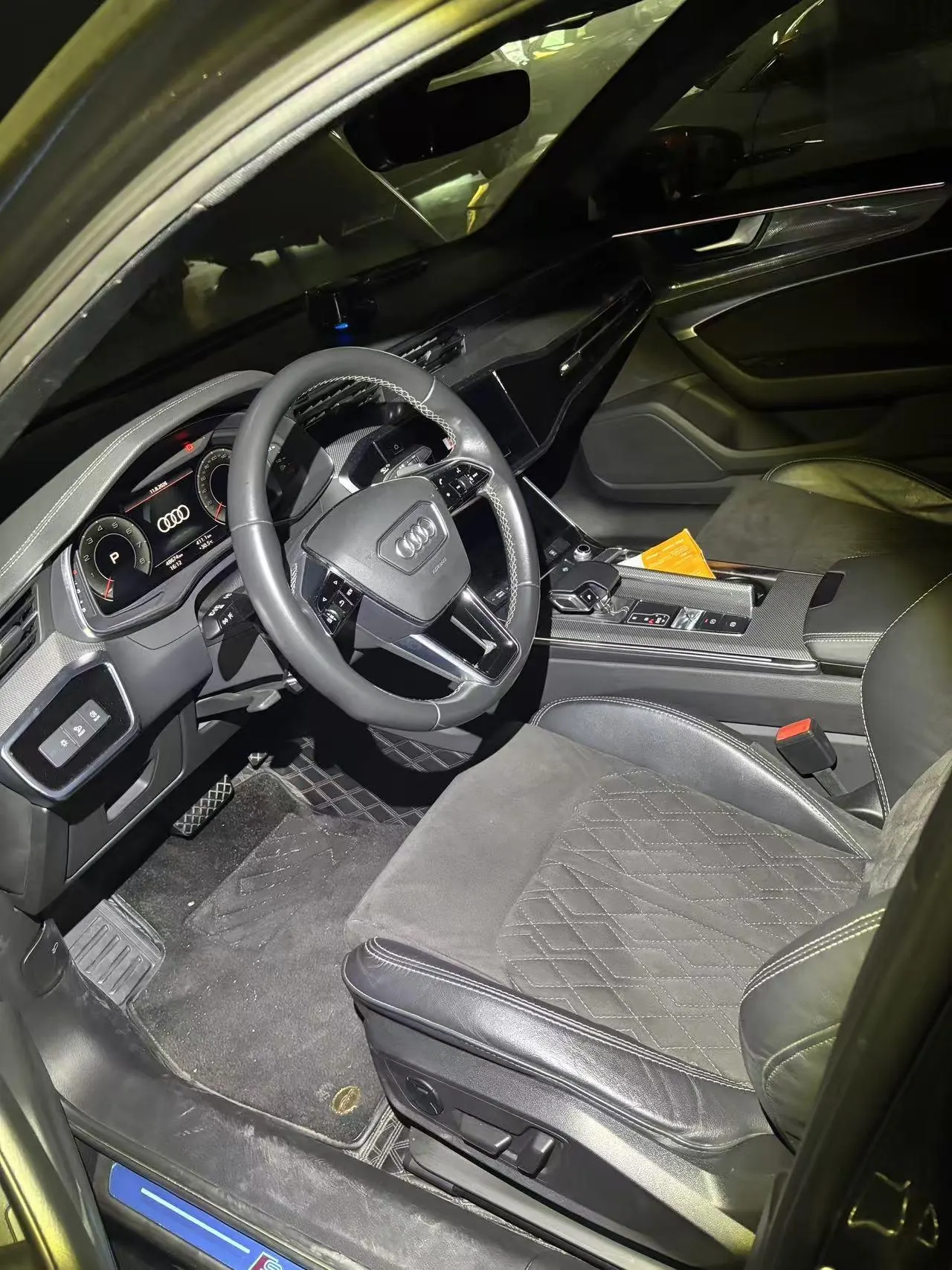 Audi 2021 A6L 2.0TFSI 45TFSI into the life version of automatic gear 7
