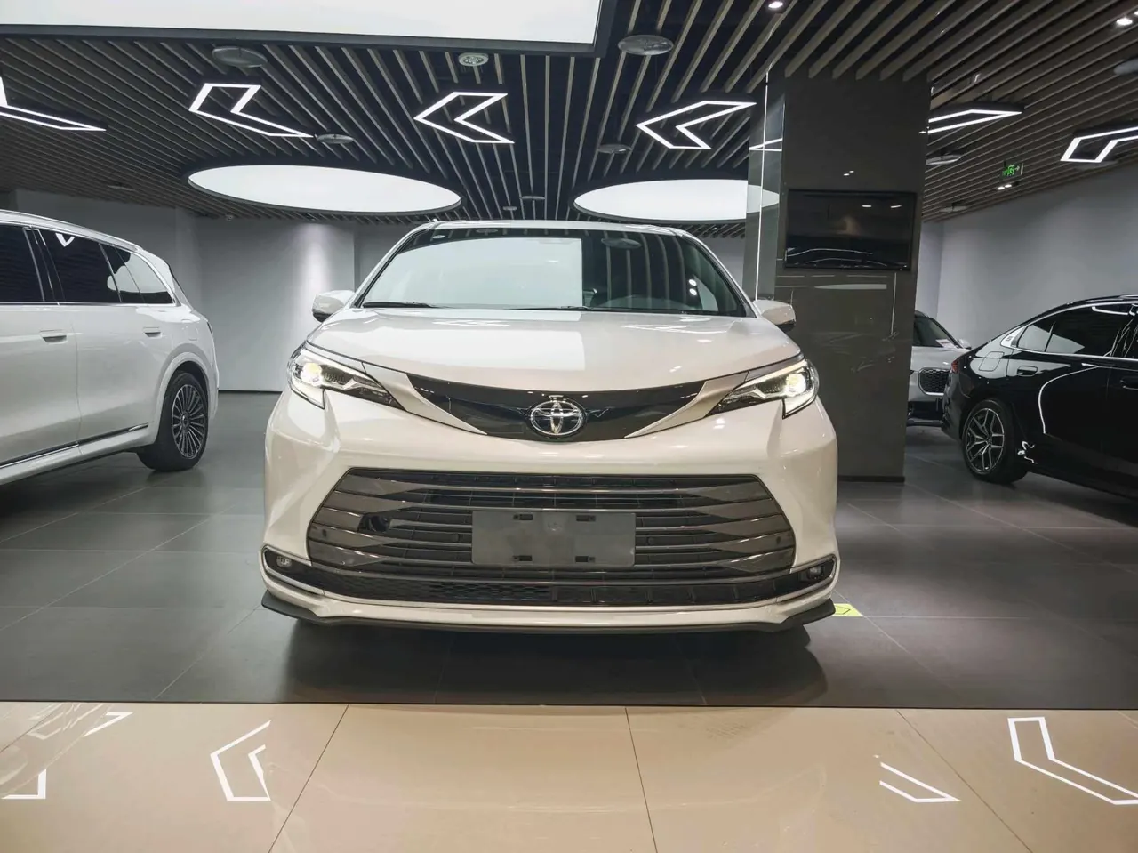 Toyota 2026 Sana 2.5 Stepless Two-Drive Deluxe Edition Automatic Transmission 2