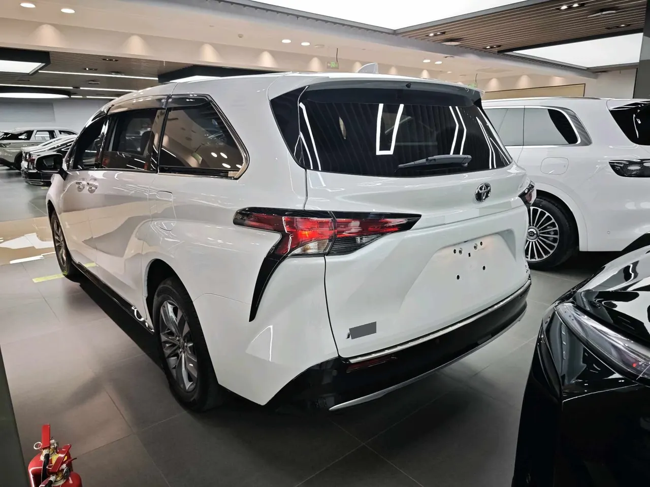 Toyota 2026 Sana 2.5 Stepless Two-Drive Deluxe Edition Automatic Transmission 5