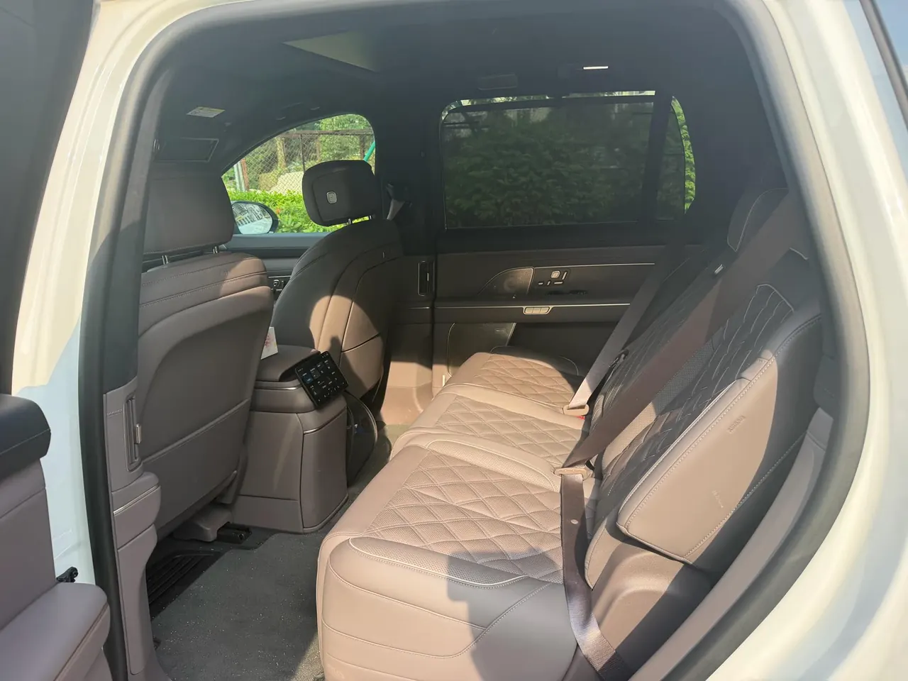 NIO 2026 ES8 7-seat executive deluxe automatic gear 4
