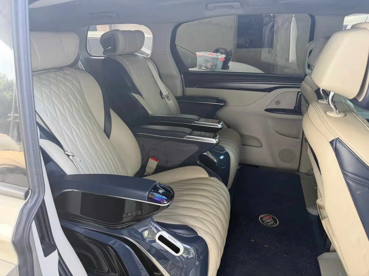 Buick 2022 GL8 ES Lu Zun 2.0T 653T Comfortable Automatic Gear 3