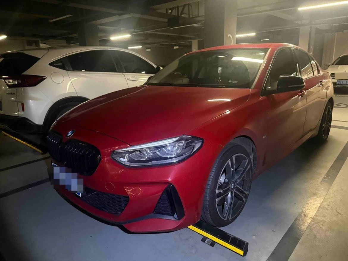 打开图片灯箱:BMW 1 Series 2021 125i 2.0T M Sports Obsidian Night Edition (Changed) Automatic Gear