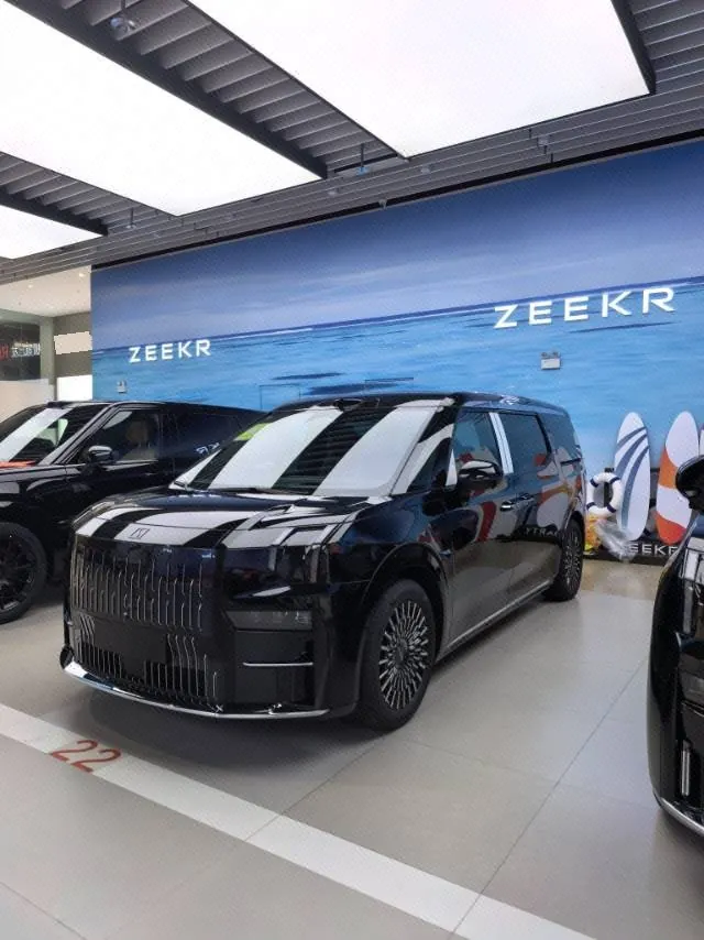 Open image lightbox: Zeekr 2026 Zeekr 009 Seven-seat Ultra Automatic Gear