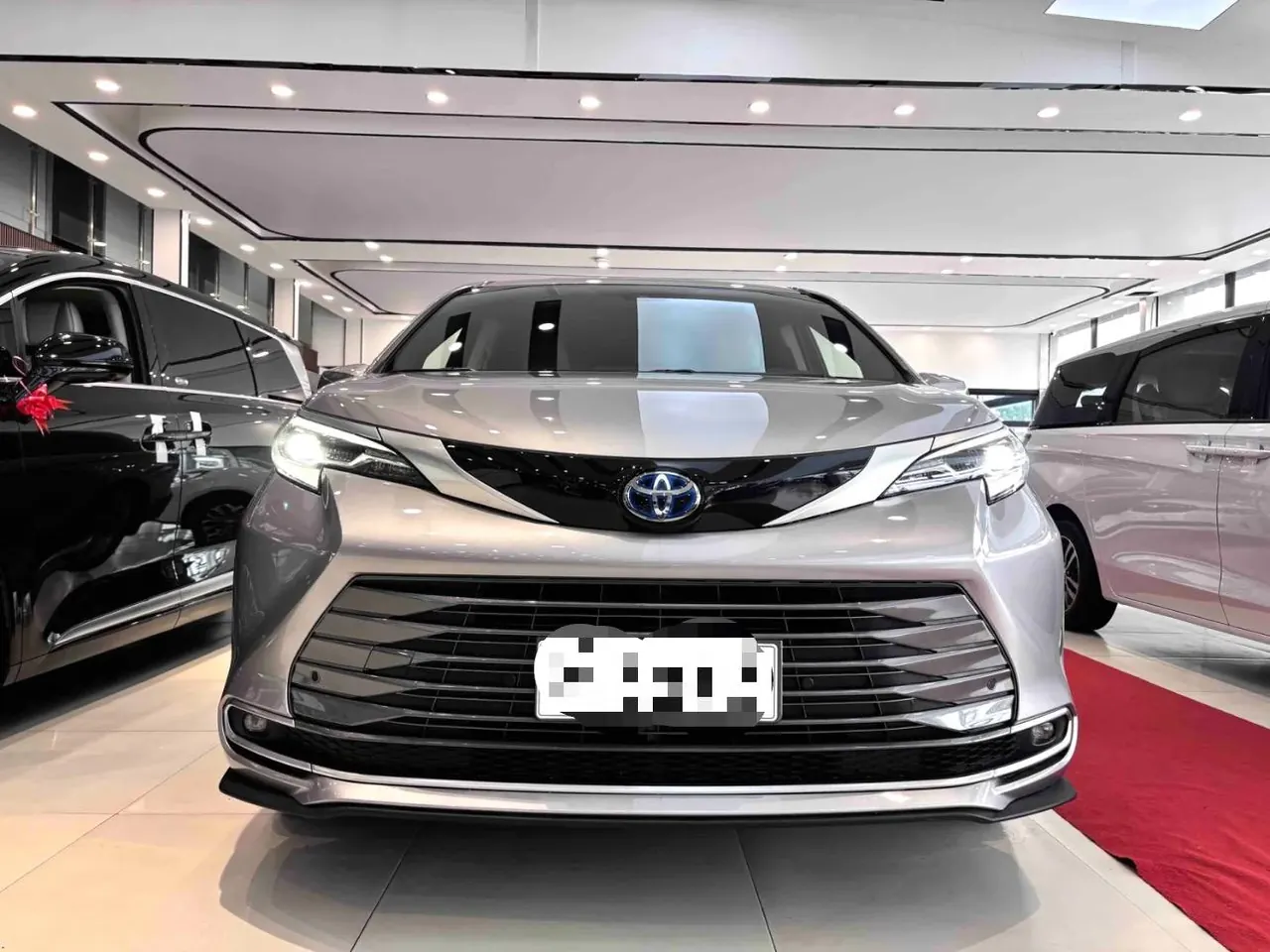 Toyota 2023 Sana 2.5 Stepless Deluxe Edition Automatic Gear 2