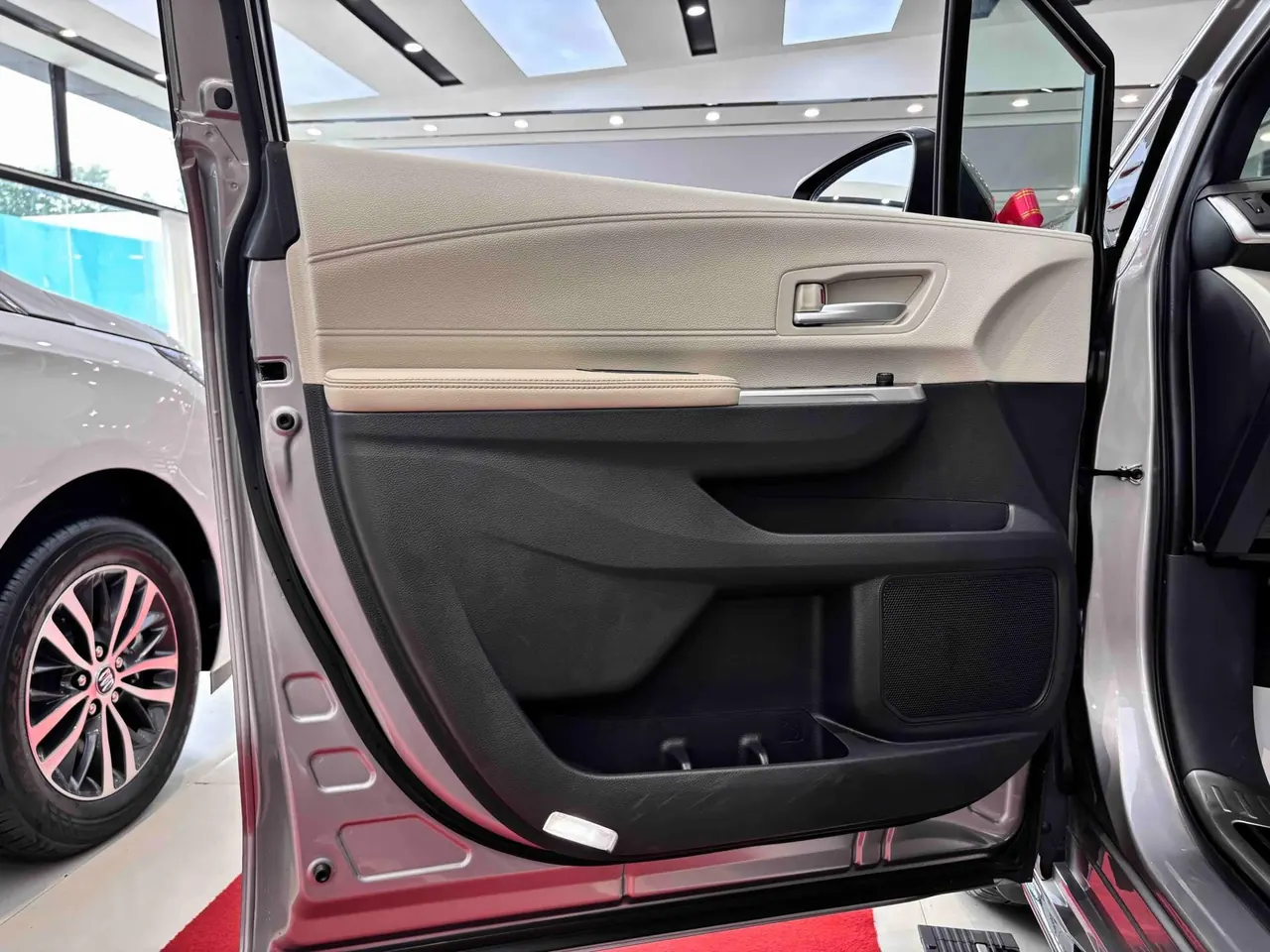 Toyota 2023 Sana 2.5 Stepless Deluxe Edition Automatic Gear 6