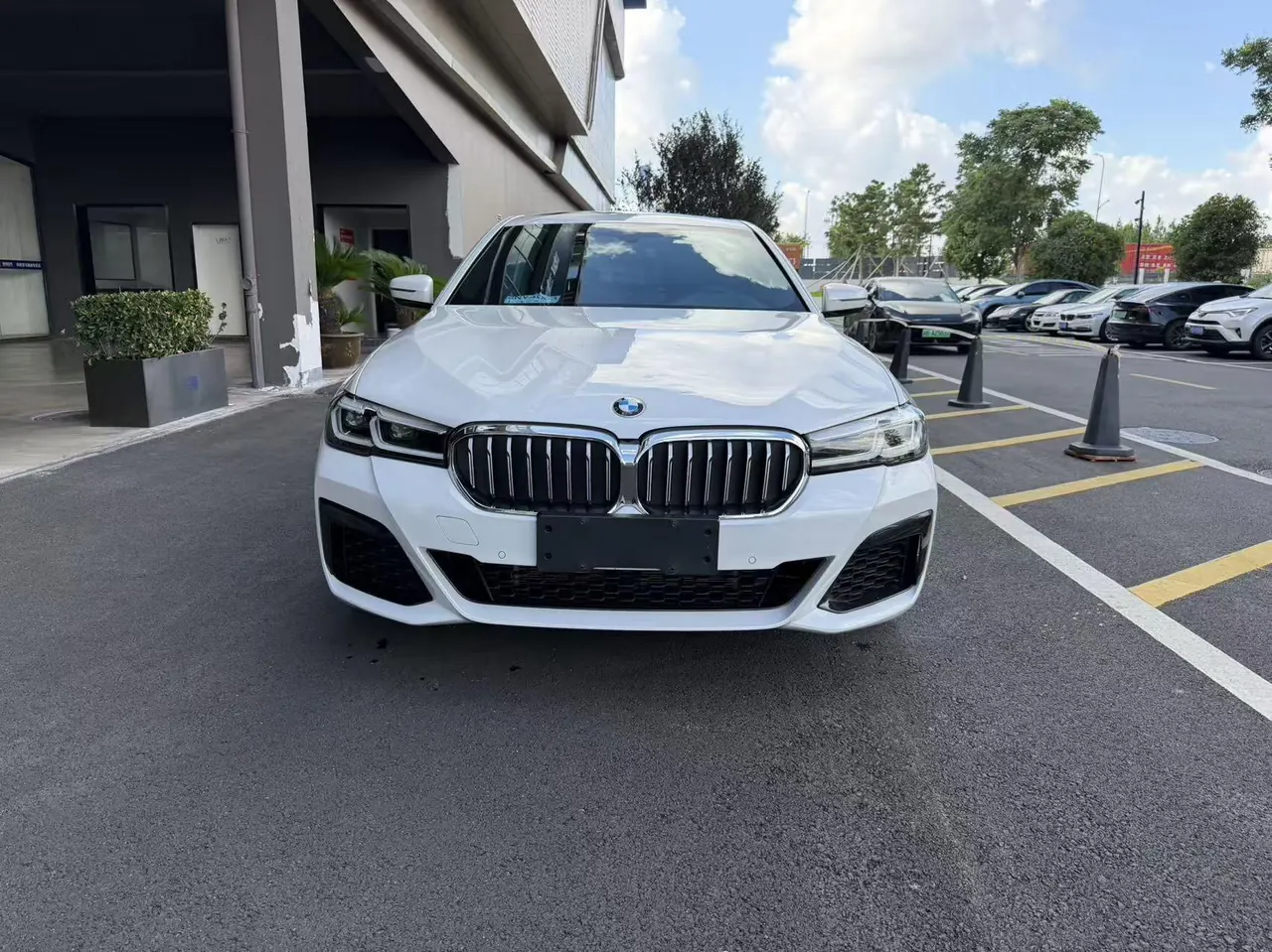 BMW 5 Series 2023 530Li 2.0T Leading M Sports Suit Automatic Gear 2