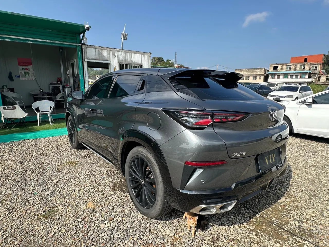 Chang 'an 2023 UNI-T 1.5T Premium Automatic Gear 7