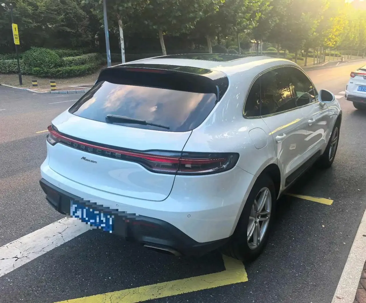 Porsche Macan (Imported) 2023 Macan 2.0T Automatic Gear 5