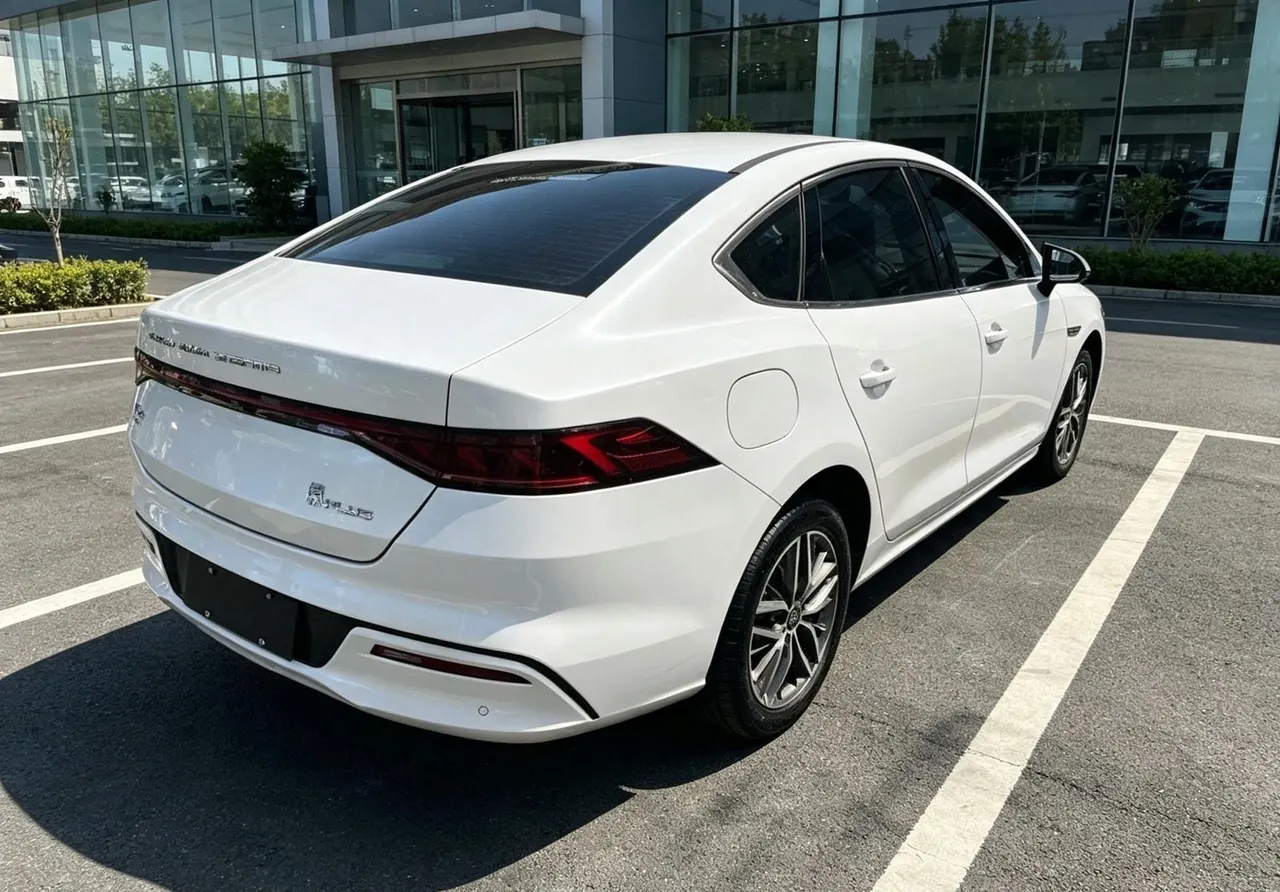 BYD 2023 Qin PLUS DM-i 1.5 stepless champion version leading 120KM automatic gear 2