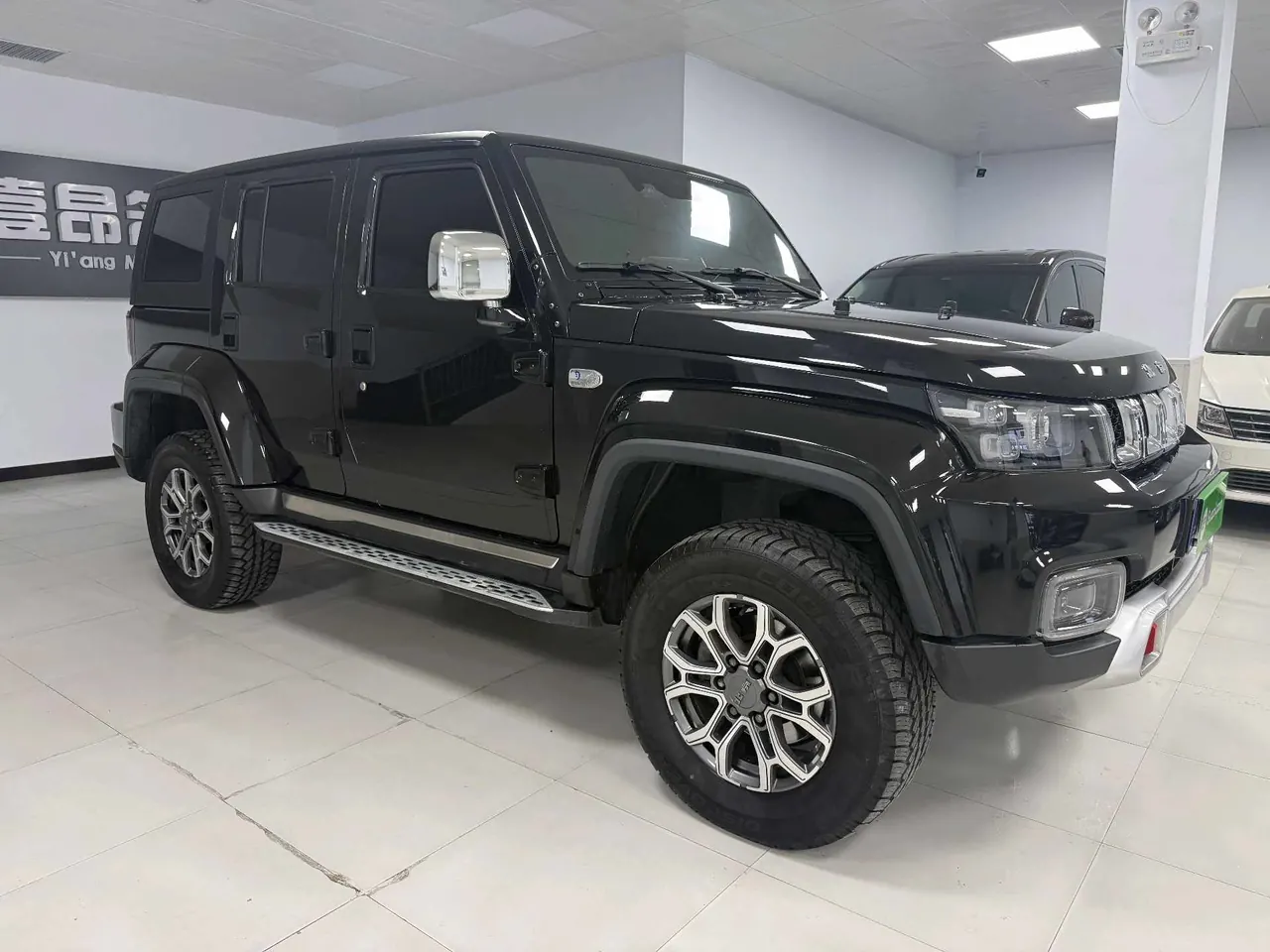 Beijing 2023 BJ40 2.0T 4-wheel drive city hunter version chivalrous automatic gear 3
