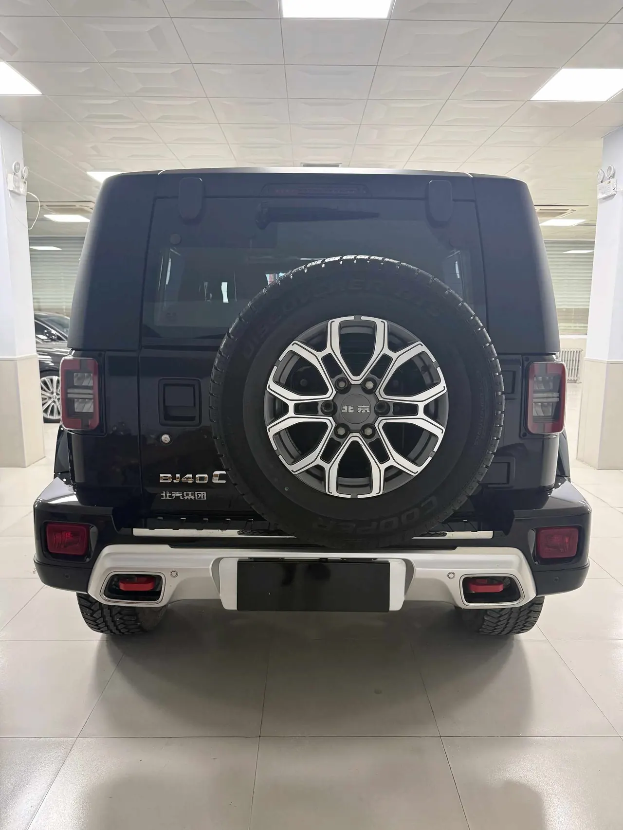 Beijing 2023 BJ40 2.0T 4-wheel drive city hunter version chivalrous automatic gear 5
