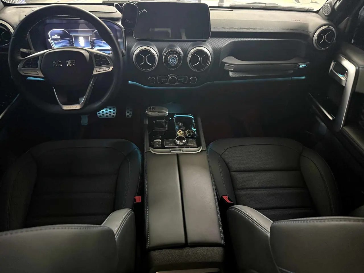 Beijing 2023 BJ40 2.0T 4-wheel drive city hunter version chivalrous automatic gear 9