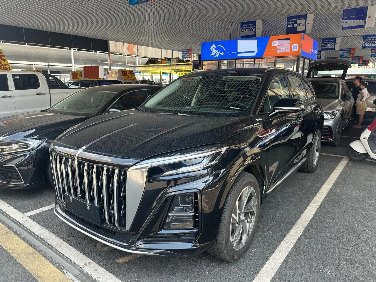 Open image lightbox: HongQi 2024 HS3 PHEV 1.5T 115km Strong Edition Automatic Gear