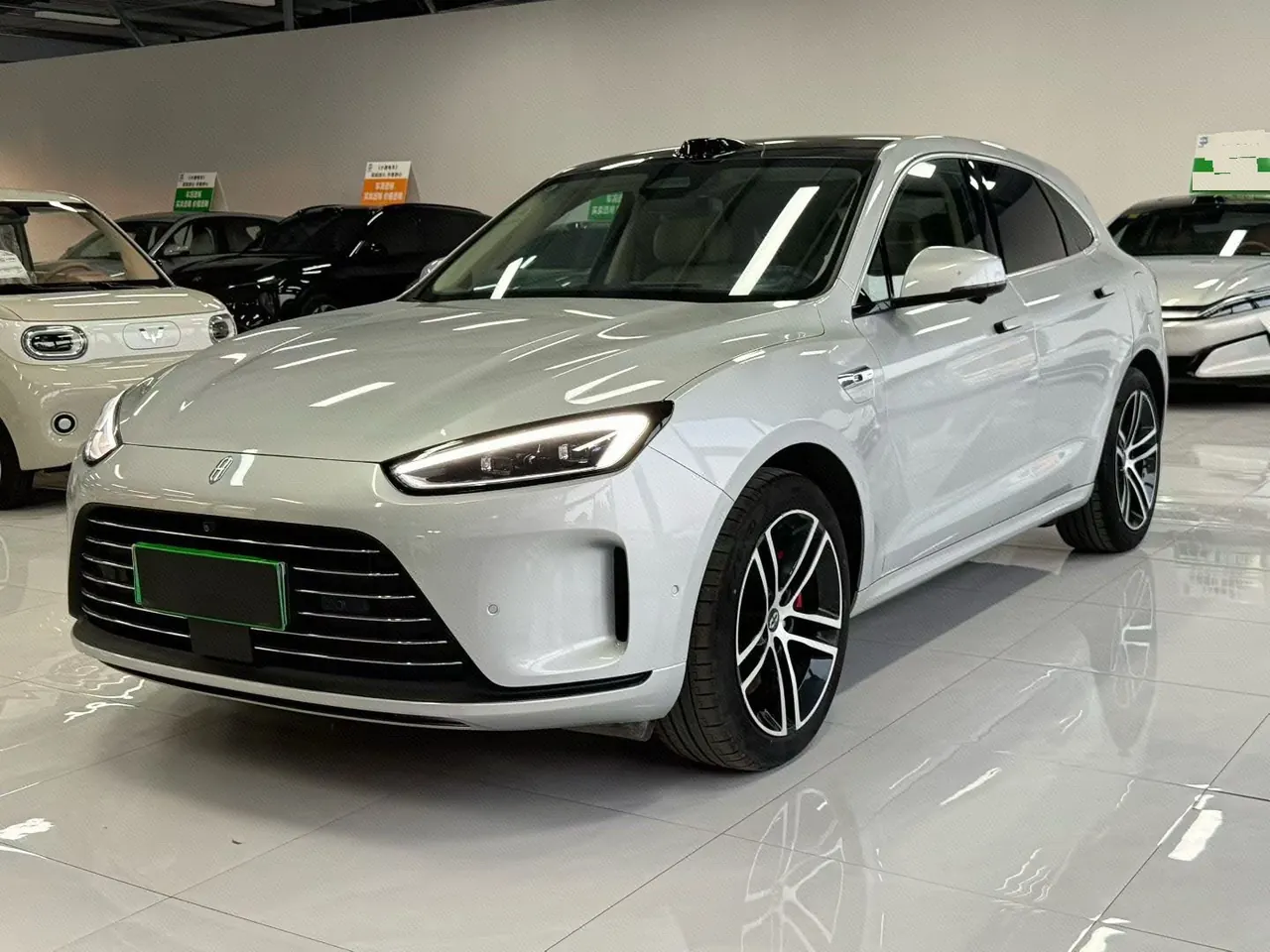 打开图片灯箱:AITO 2023 AITO M5 extended range four-wheel drive intelligent driving version automatic gear