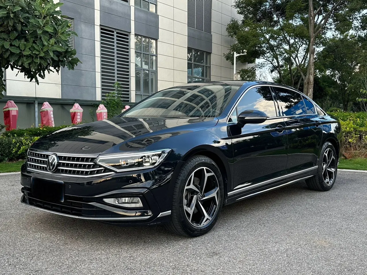 打开图片灯箱:Volkswagen 2023 Magotan 2.0TSI 330TSI 2 million Commemorative Edition Leading Automatic Gear