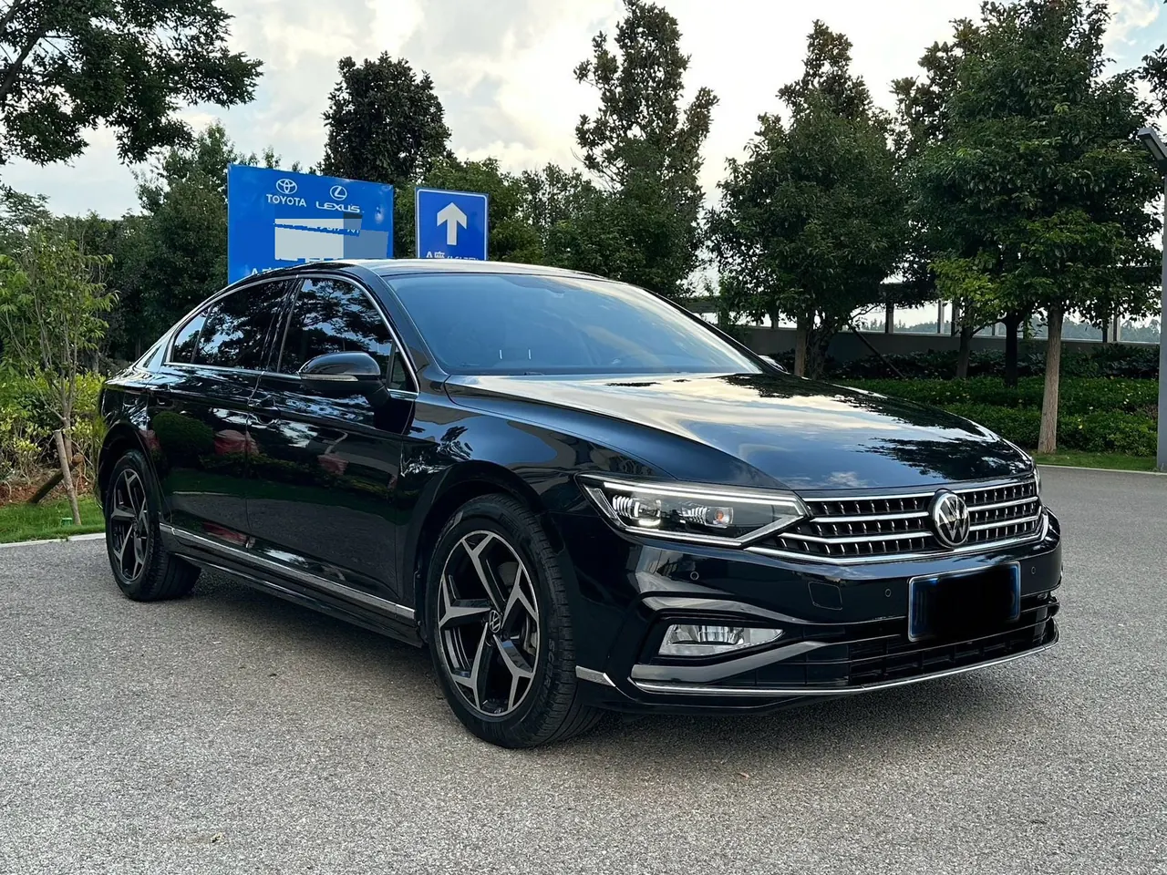 Volkswagen 2023 Magotan 2.0TSI 330TSI 2 million Commemorative Edition Leading Automatic Gear 3