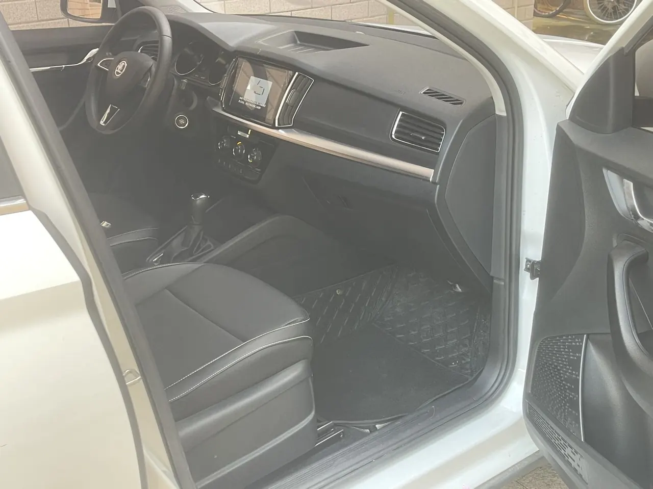 Skoda 2024 Komick 1.5 Comfortable Edition Automatic Gear 5