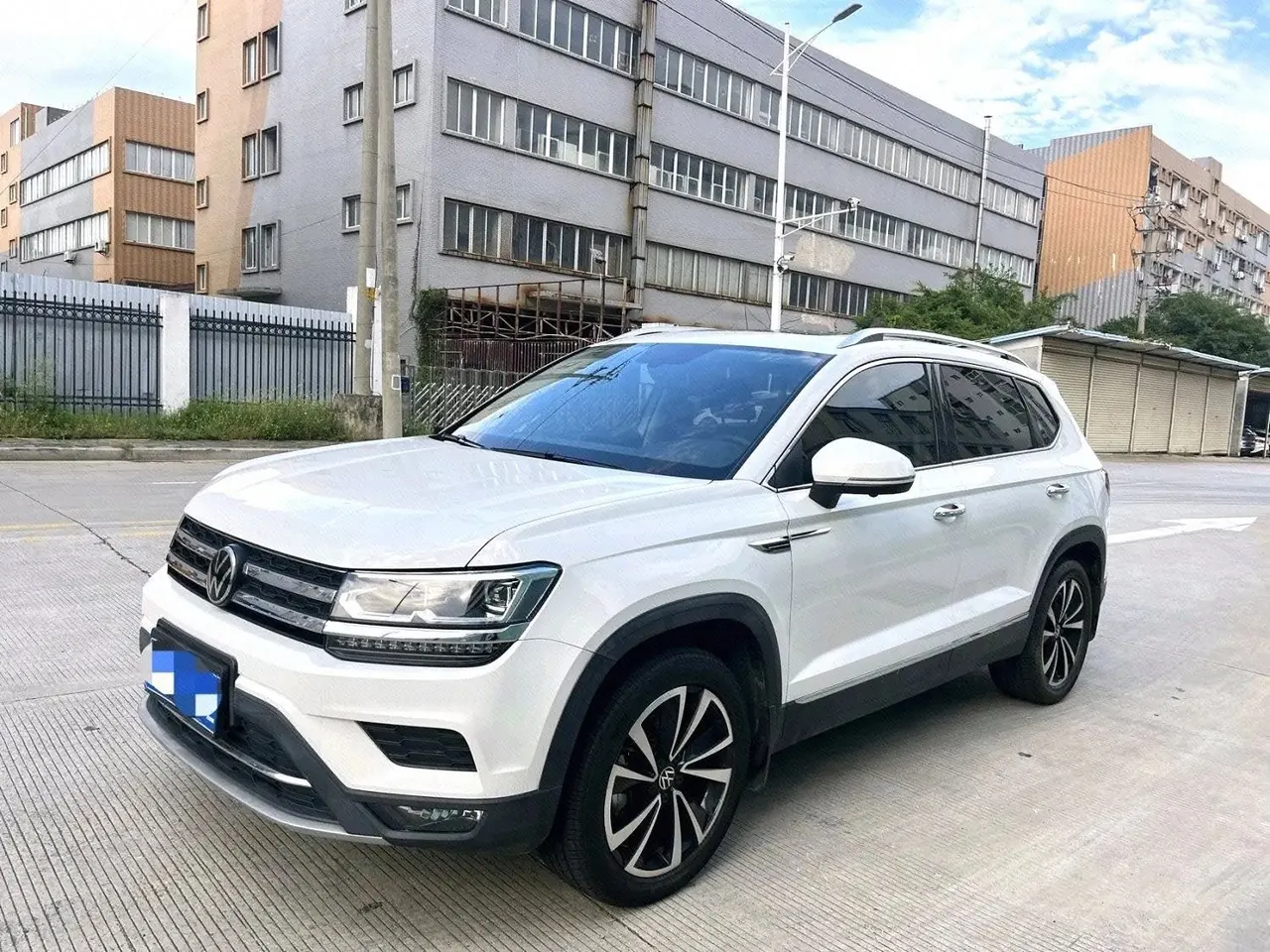 Open image lightbox: Volkswagen 2022 Tuyue 2.0TSI 330TSI Four-wheel Drive Deluxe Automatic Gear