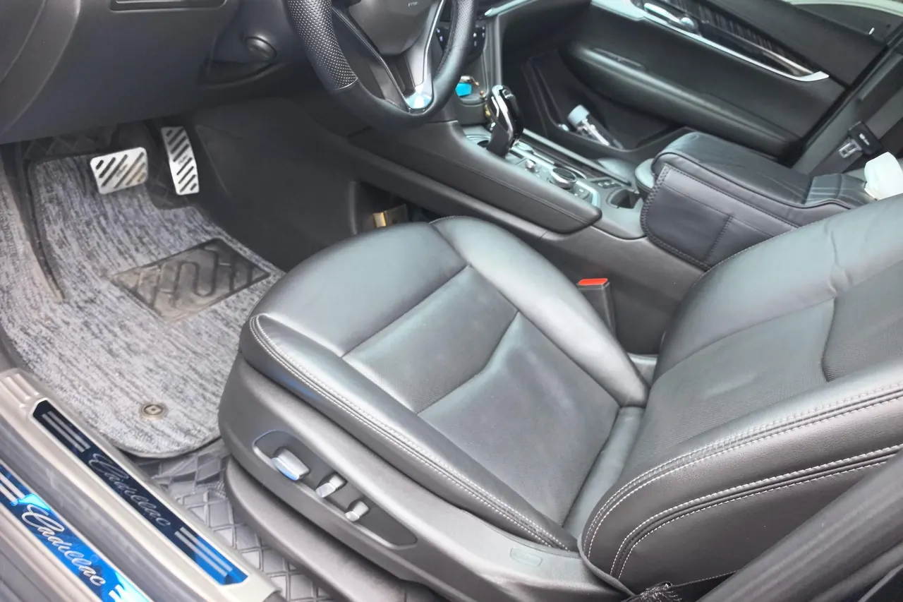 Cadillac 2022 XT6 48V 2.0T 6-seat four-wheel drive luxury standard automatic gear 4