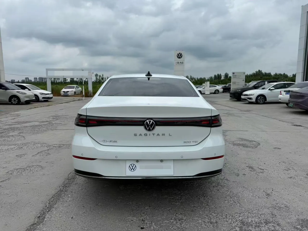 Volkswagen 2026 Sagittarius L 1.5TSI 300TSI Elite Automatic 4