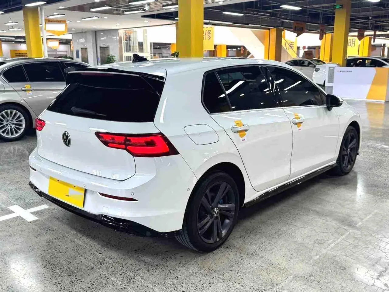 Volkswagen 2023 Golf 8 R-Line 1.4TSI 280TSI Lite Automatic 5