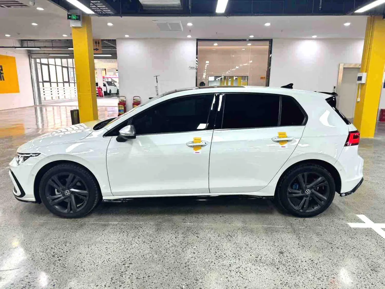 Volkswagen 2023 Golf 8 R-Line 1.4TSI 280TSI Lite Automatic 8
