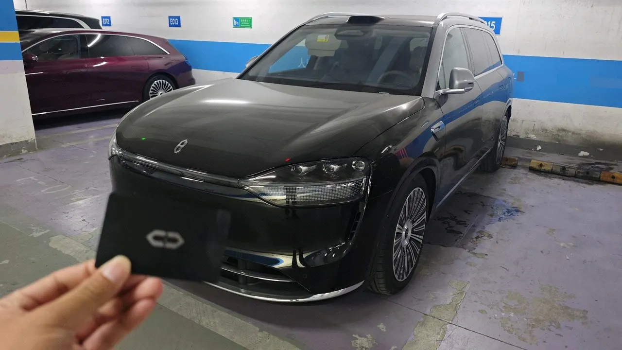 Open image lightbox: AITO 2025 AITO M9 extended range Max version 52kWh6 seat version automatic gear