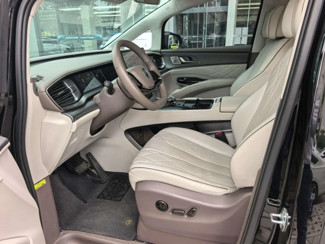 Denza 2022 Denza D9 DM-i 1.5T stepless 970 four-wheel drive flagship automatic gear 4
