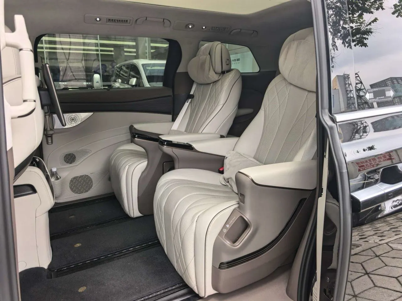 Denza 2022 Denza D9 DM-i 1.5T stepless 970 four-wheel drive flagship automatic gear 5