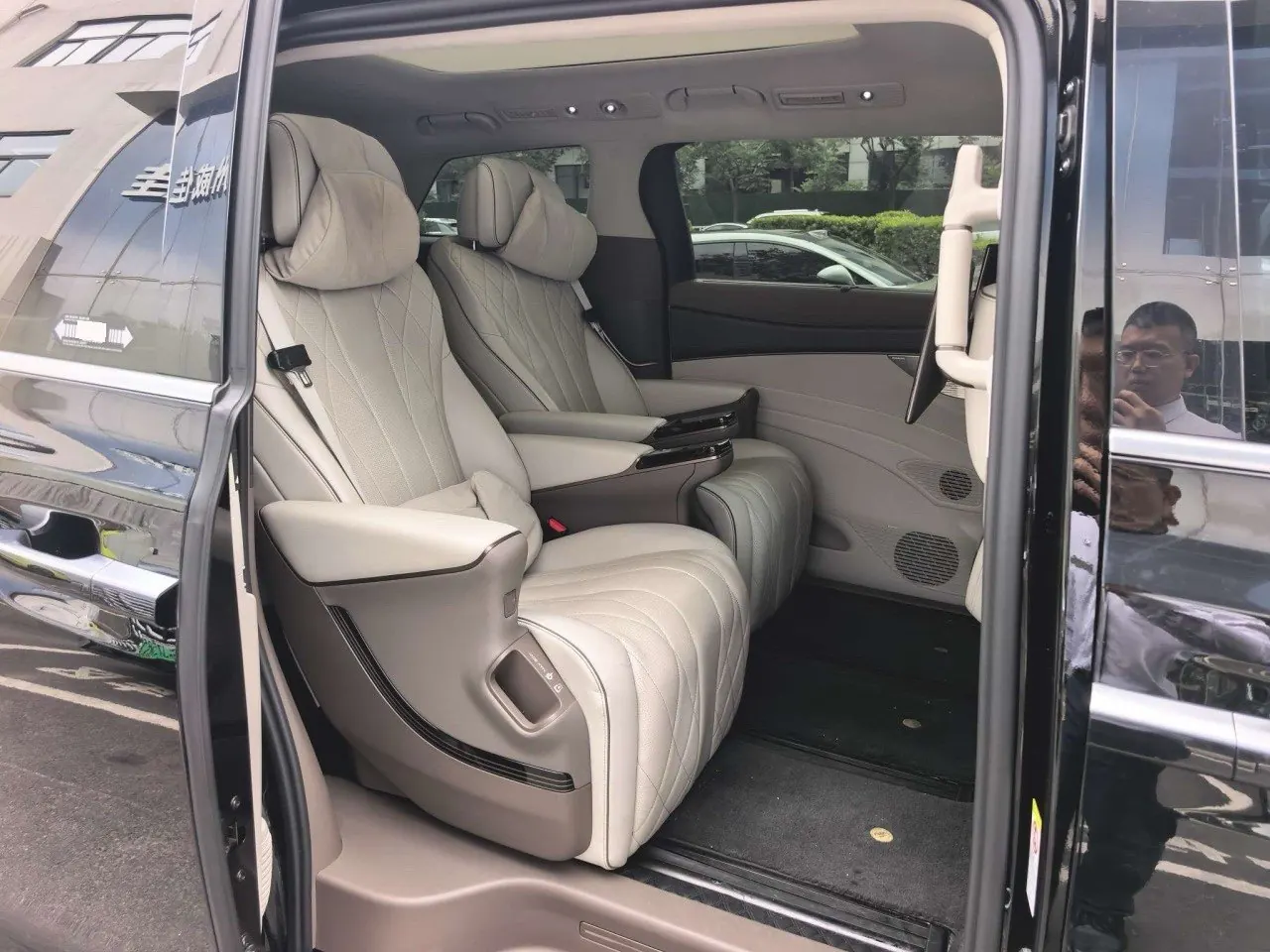 Denza 2022 Denza D9 DM-i 1.5T stepless 970 four-wheel drive flagship automatic gear 6