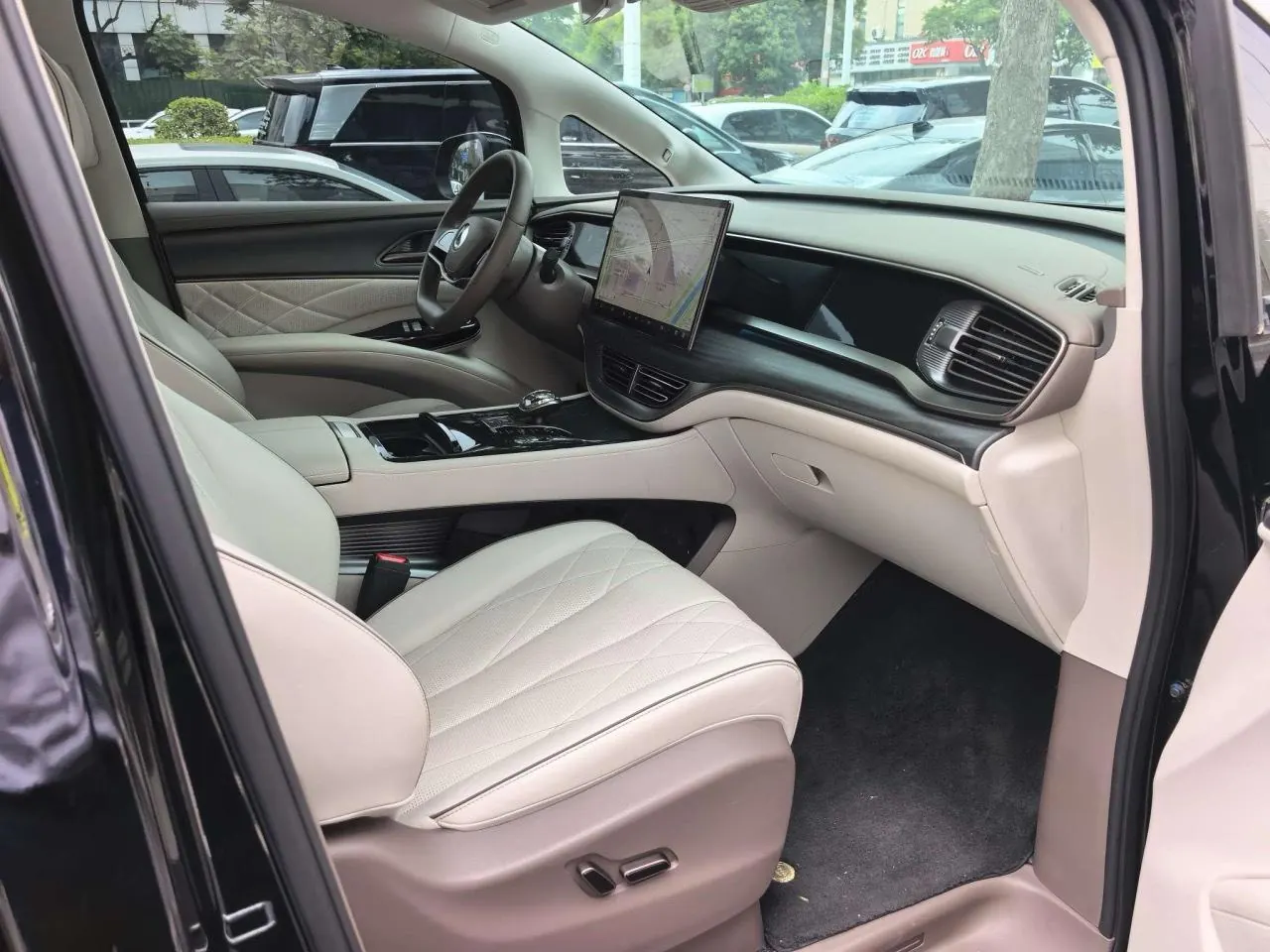 Denza 2022 Denza D9 DM-i 1.5T stepless 970 four-wheel drive flagship automatic gear 7