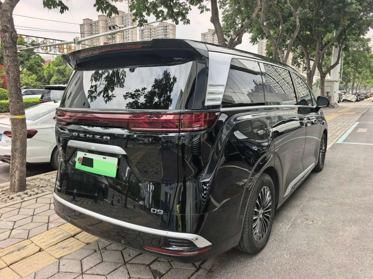 Denza 2022 Denza D9 DM-i 1.5T stepless 970 four-wheel drive flagship automatic gear 8