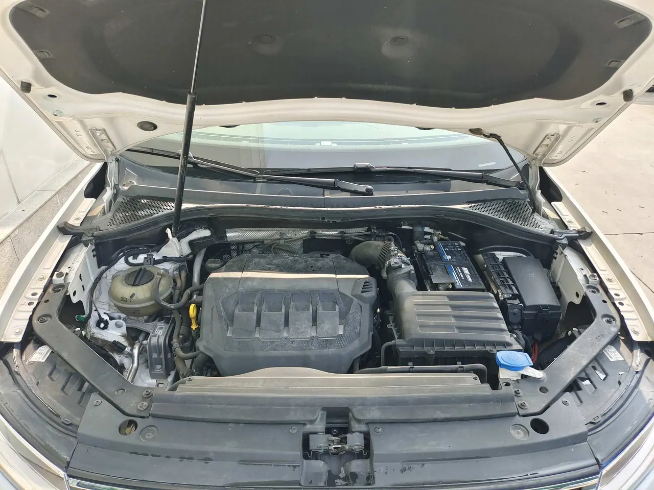 Volkswagen 2022 Tiguan L R-Line 2.0TSI 330TSI Two-Drive R-Line Overdrive Automatic Gear 5