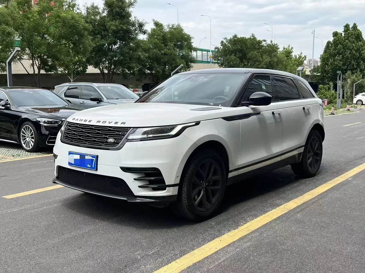 Open image lightbox: Land Rover Range Rover Star Pulse (Imported) 2024 Range Rover Star Pulse 2.0T Dynamic SE Automatic Gear
