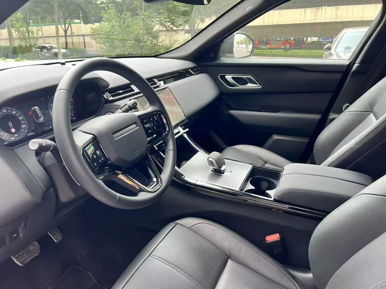 Land Rover Range Rover Star Pulse (Imported) 2024 Range Rover Star Pulse 2.0T Dynamic SE Automatic Gear 8