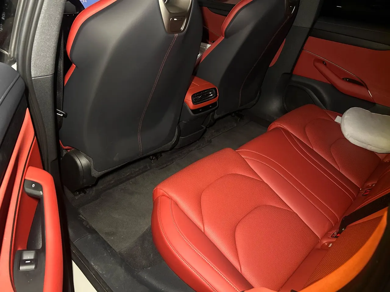 MI 2024 SU 7 700km Rear Drive Standard Founding Edition Automatic Gear 5