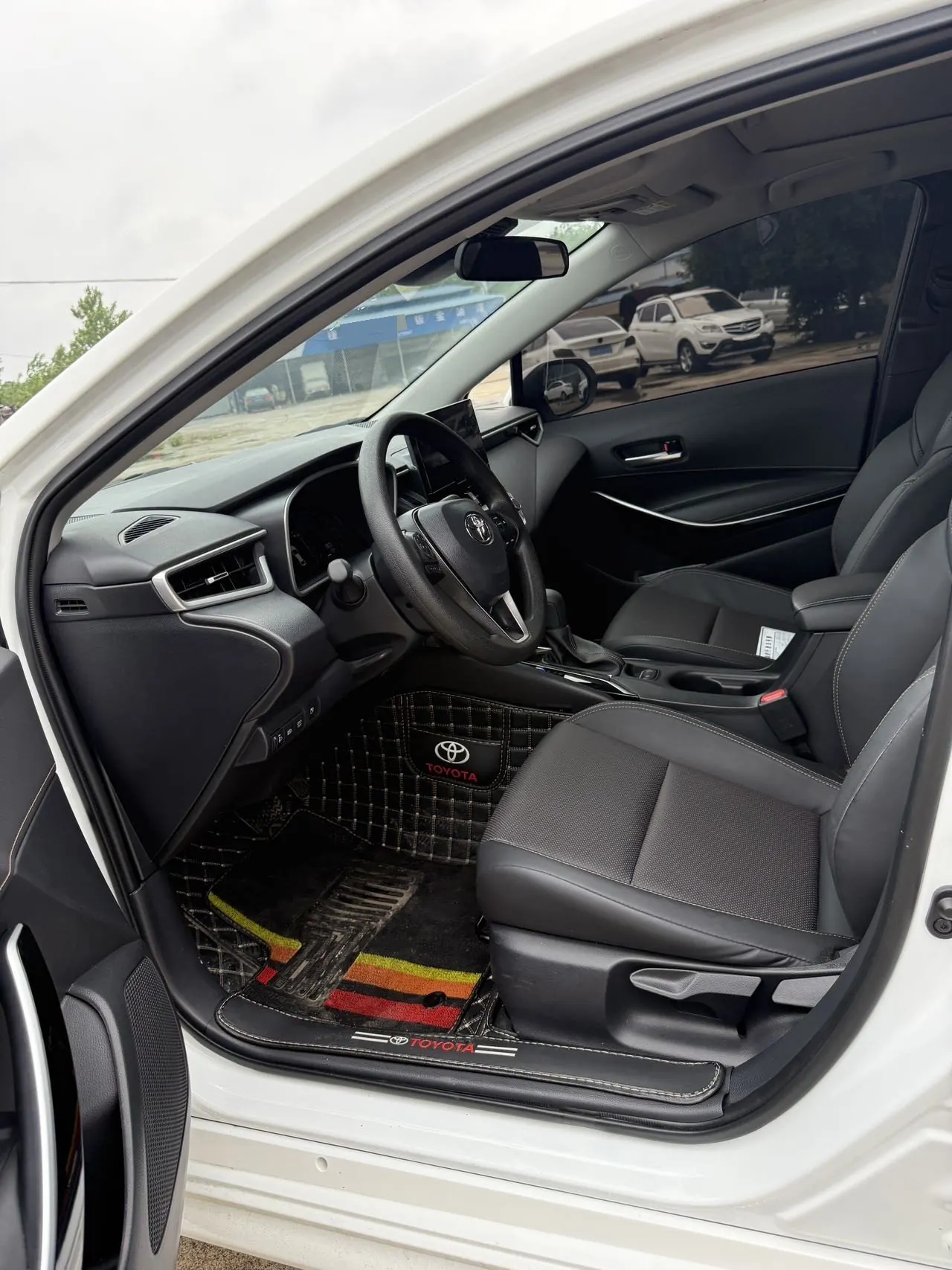Toyota 2023 Lei Ling Shuangqing 1.8 Stepless Intelligent Electric Hybrid Deluxe Edition Automatic Gear 2