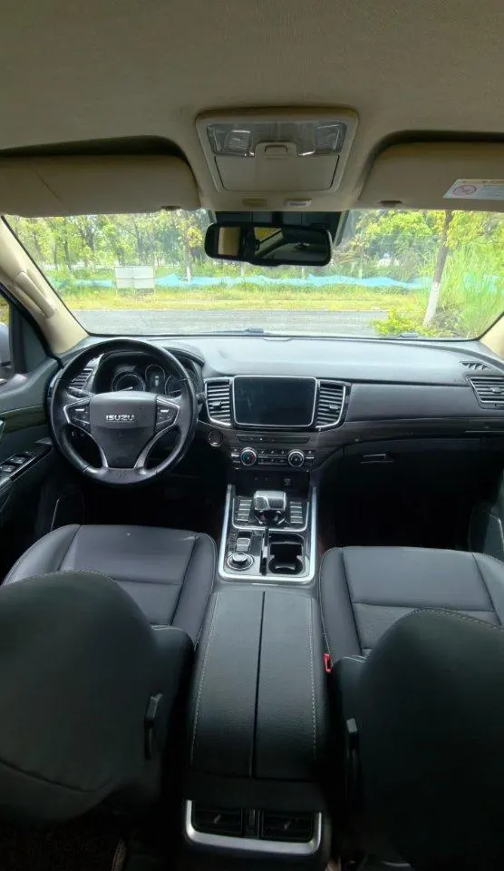 Isuzu 2023 mu-X 2.0T 4-wheel drive Jinyue Deluxe 5-seat automatic gear 8