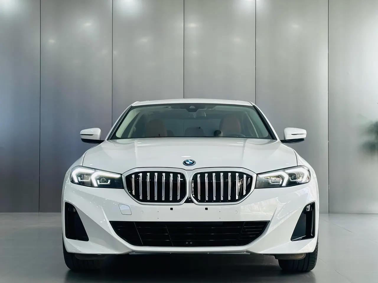 BMW 2024 i3 eDrive 35 L automatic gear 2