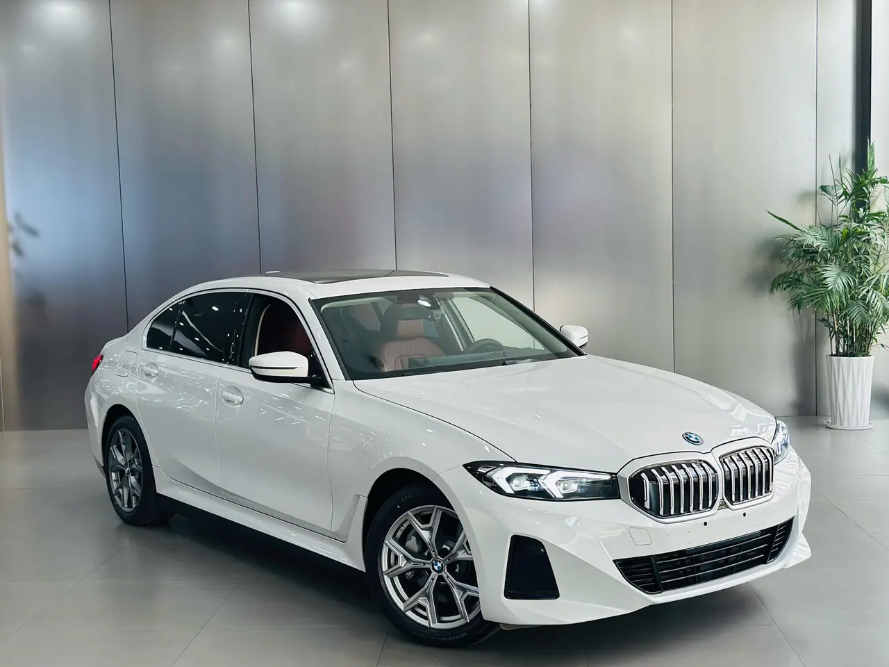 BMW 2024 i3 eDrive 35 L automatic gear 3