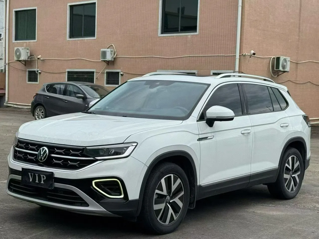 打开图片灯箱:Volkswagen 2023 Tanyue 2.0TSI 330TSI Two-Drive R-Line High-Energy Edition Automatic Gear
