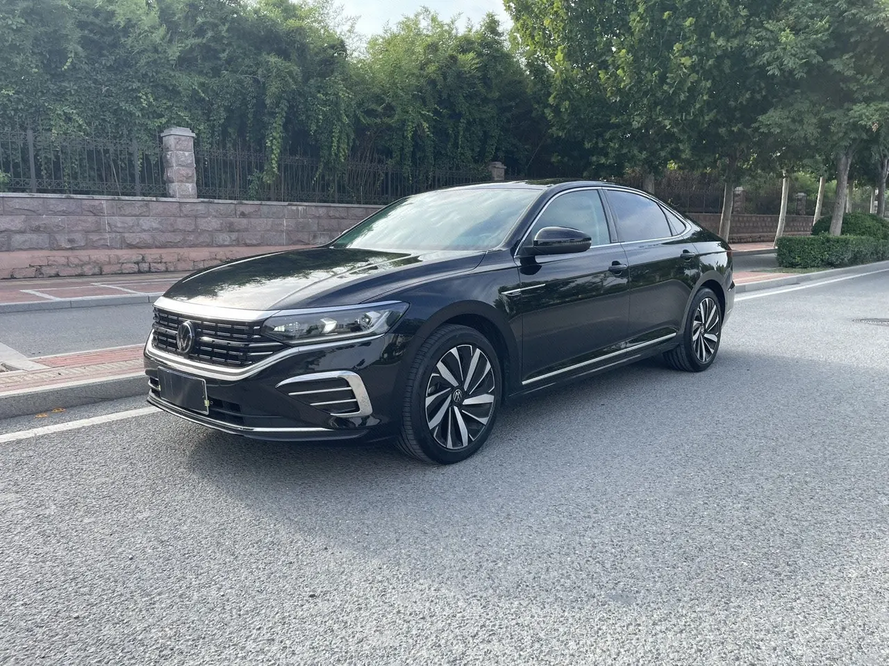 Open image lightbox: Volkswagen 2024 Passat 2.0TSI 380TSI Longteng Edition Automatic Gear