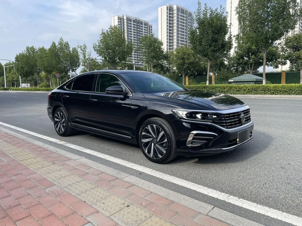 Volkswagen 2024 Passat 2.0TSI 380TSI Longteng Edition Automatic Gear 3