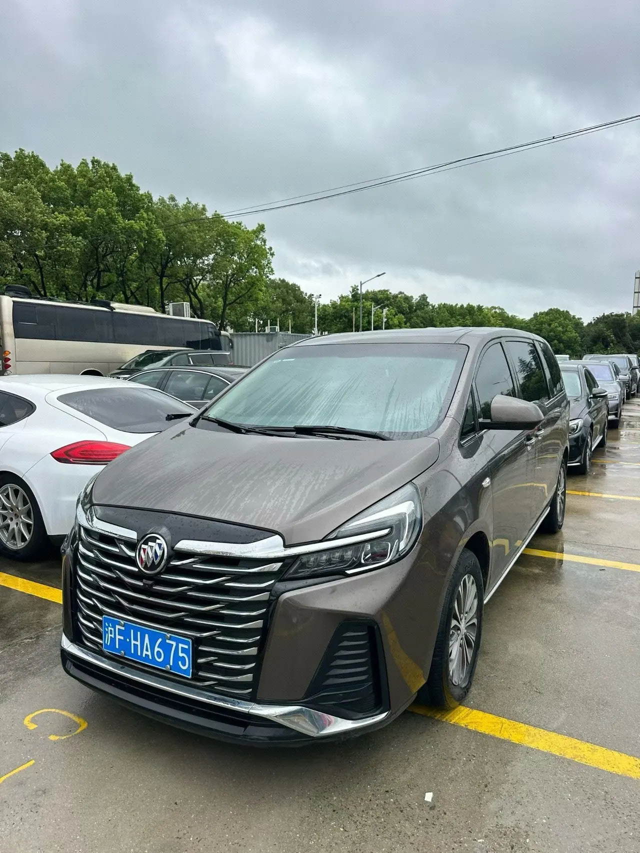 打开图片灯箱:Buick 2023 GL8 Land Business Class 48V 2.0T 652T Luxury Automatic Gear