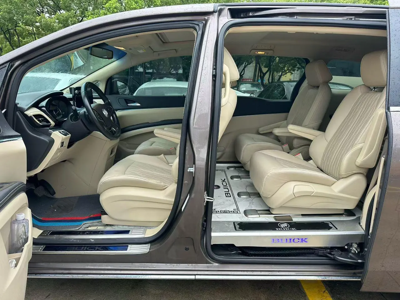 Buick 2023 GL8 Land Business Class 48V 2.0T 652T Luxury Automatic Gear 3