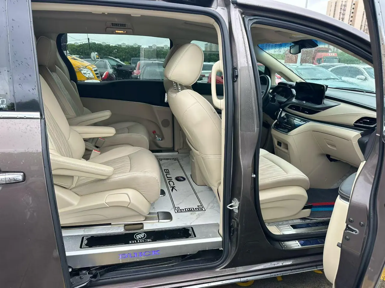 Buick 2023 GL8 Land Business Class 48V 2.0T 652T Luxury Automatic Gear 4