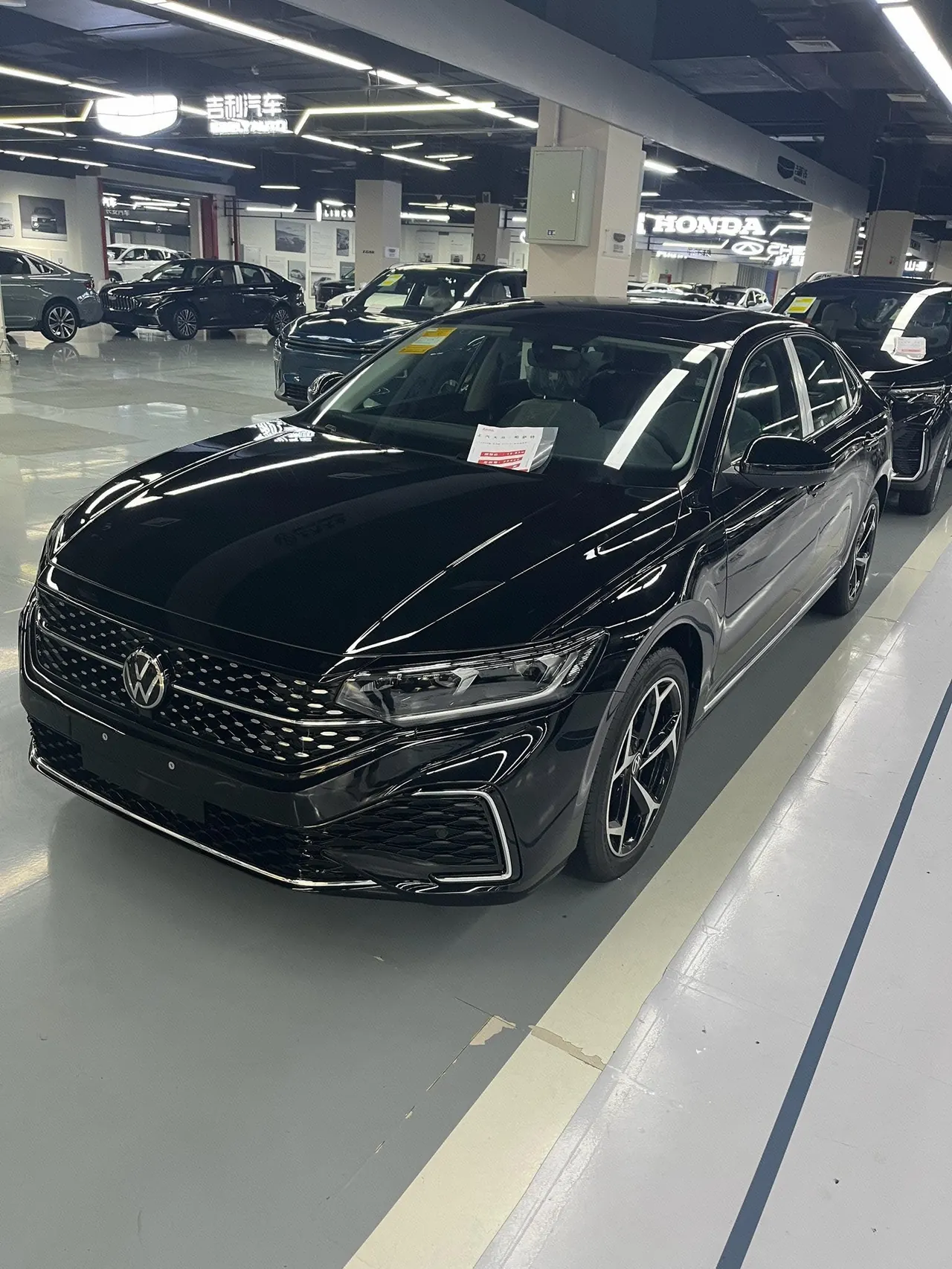 打开图片灯箱:Volkswagen 2026 Passat 2.0TSI 380TSI Subut Longteng Edition Automatic Gear