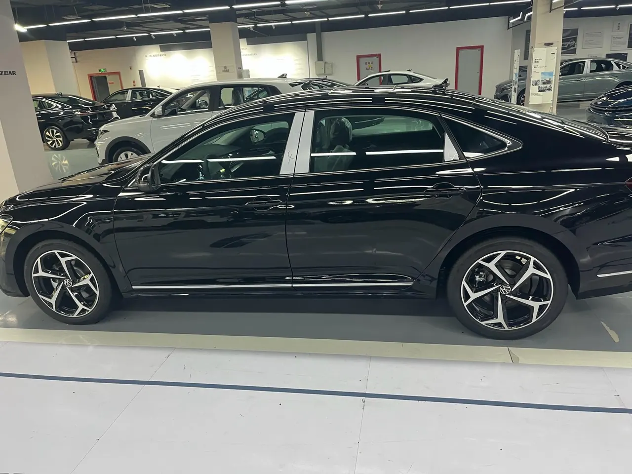 Volkswagen 2026 Passat 2.0TSI 380TSI Subut Longteng Edition Automatic Gear 4