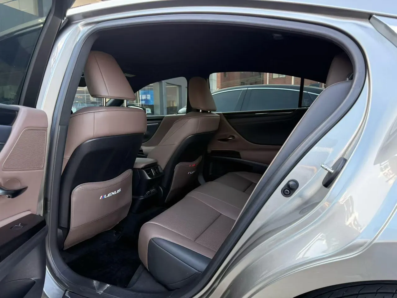 Lexus ES (Imported) 2023 ES260 2.5 Excellence Automatic Gear 3